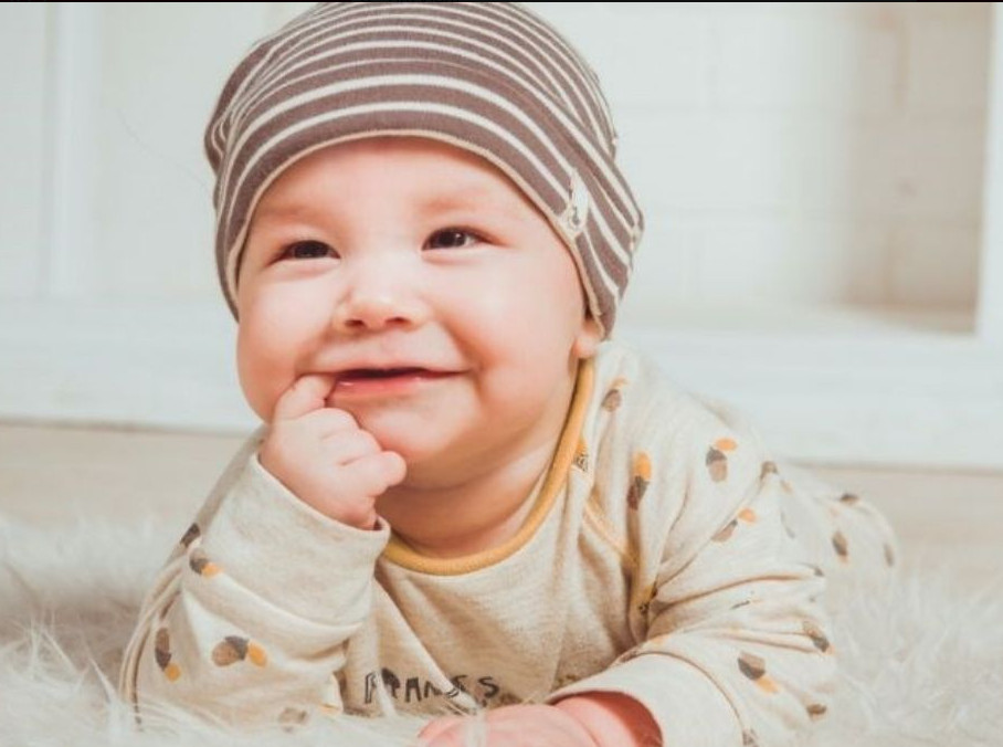 Cần gấp chị chăm bé (Ở LẠI) – bé 11 tháng tuổi -  Quận 4 - lương 10tr