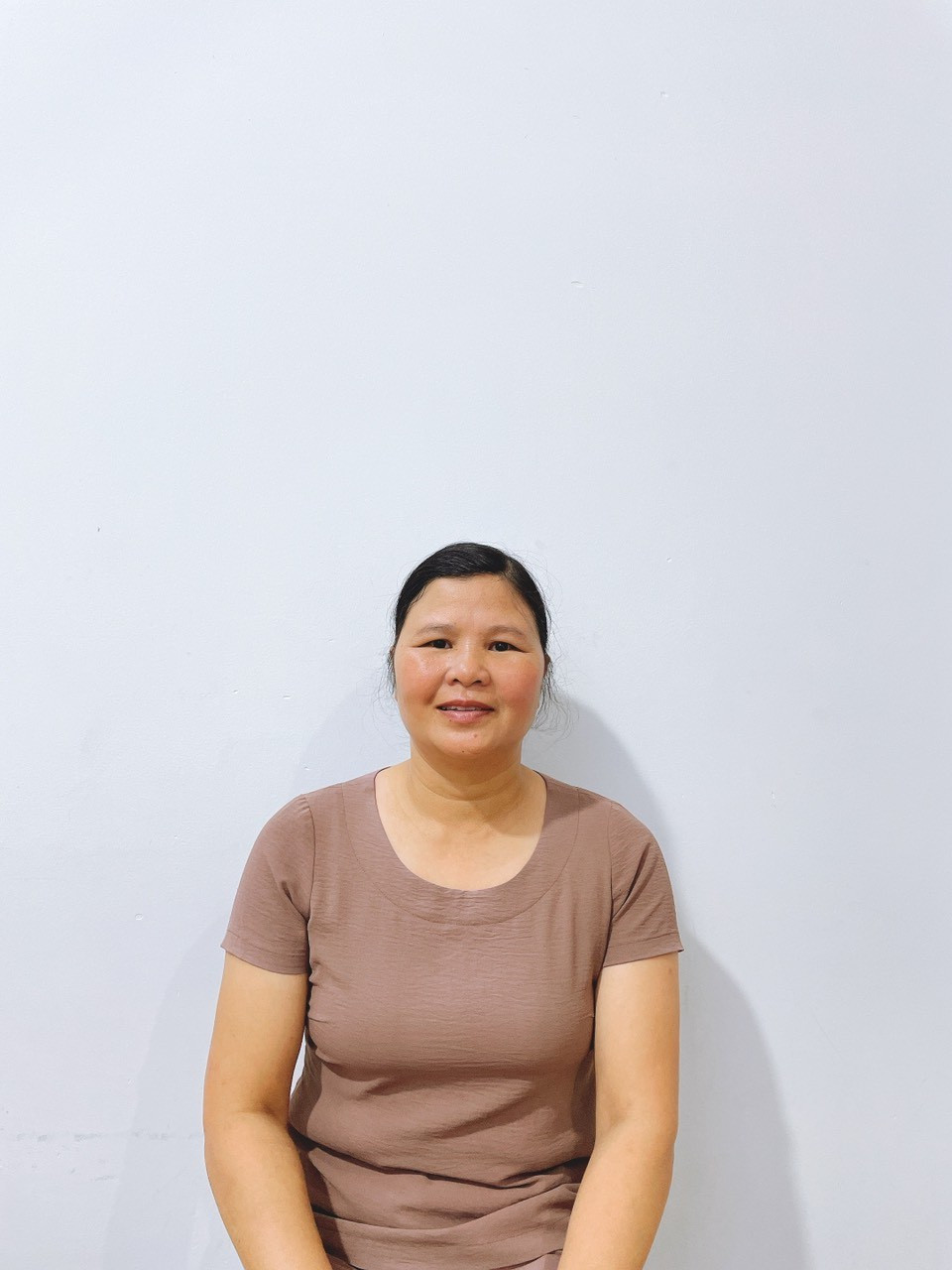 Chị Hảo quê Thái Bình 48 tuổi đi làm không vướng bận, Tết ở lại ăn Tết được với gia đình .