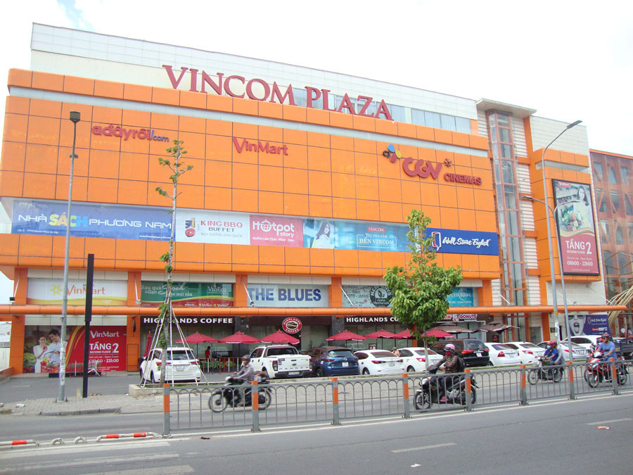 Tuyển cô giúp việc nhà ( bao ăn ở lại ). nhà em ở gò vấp gần Vincom Plaza.