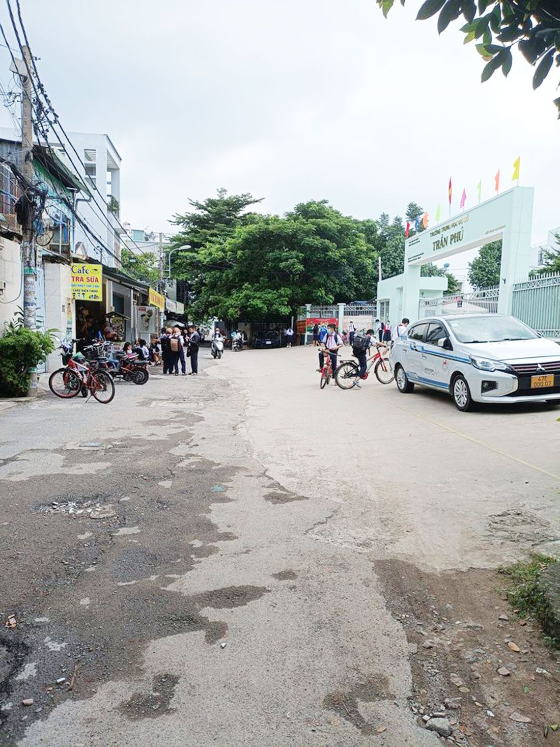 Em đang cần tuyển gấp 1 chị giúp việc nhà, nấu ăn