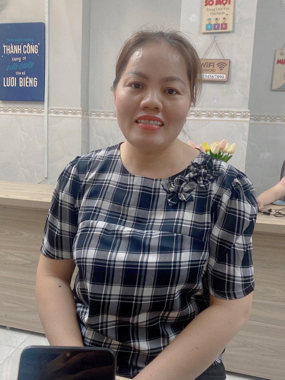 Chị Hợp cần việc đi làm ngay ạ