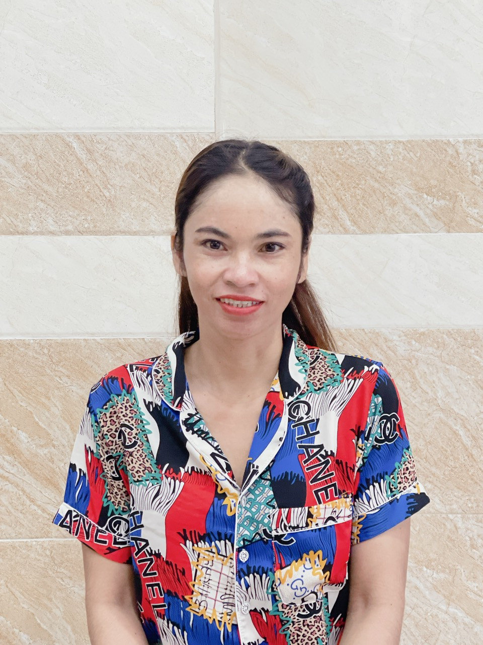 C Phượng nhanh nhẹn, hiền lành , chăm ông bà có kinh nghiệm lâu năm , yêu thương người lớn tuổi.