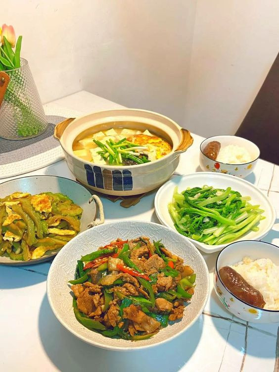 Tuyển cô giúp việc nấu ăn, dọn dẹp Villa ở Quận 2.