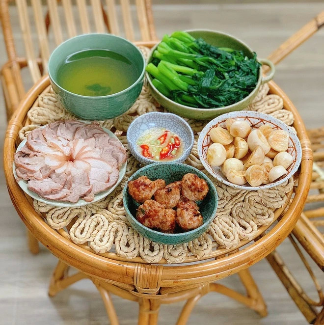 Em Cần Chị giúp việc nhà , nhà em ở ngô chí quốc quận thủ đức, Lương 11 triệu, bao ăn ở.