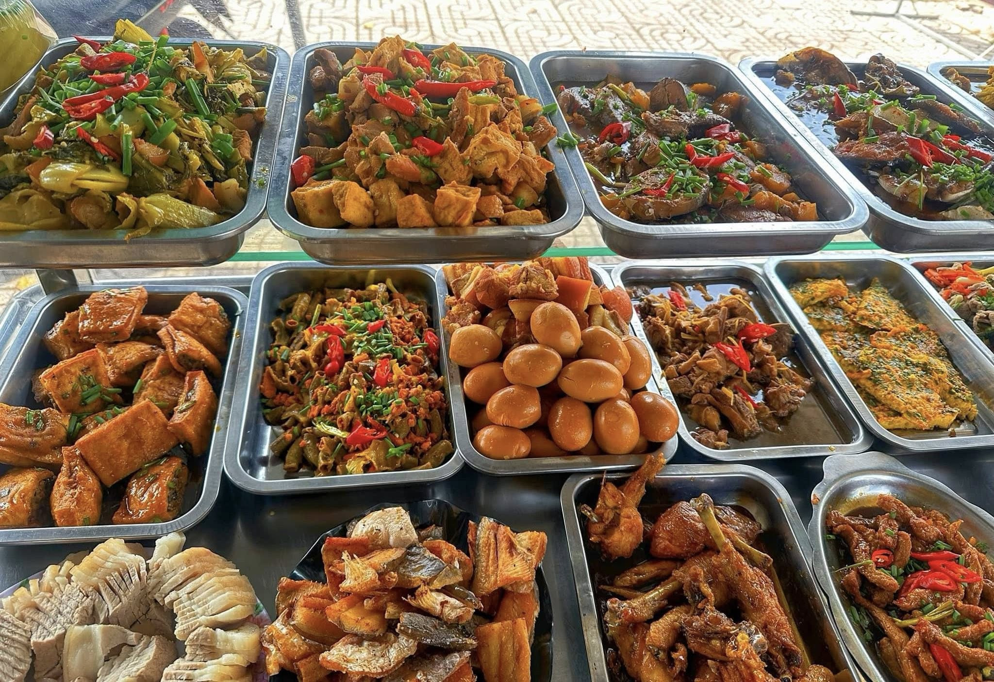 Tuyển Gấp! Tạp Vụ Phụ Quán Cơm Quận 1 - Lương 11 Triệu/ tháng