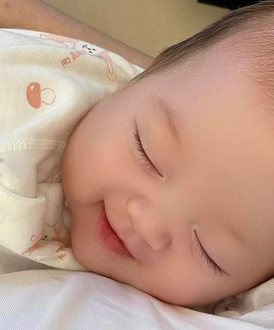 CHỊ NÀO YÊU EM BÉ, THƯƠNG EM BÉ MUỐN CHĂM BÉ LIÊN HỆ EM NHẬN VIỆC