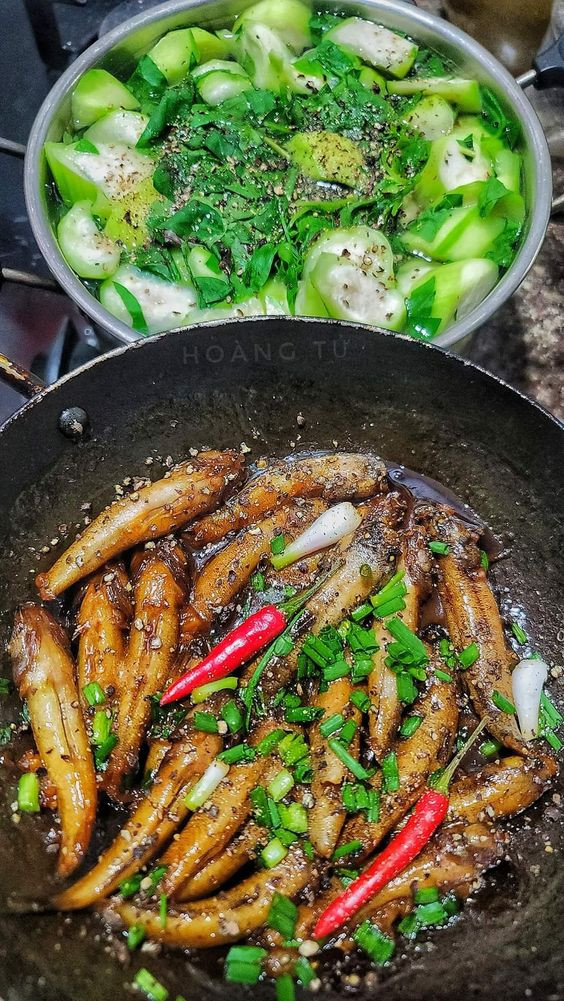 Nhà em 3 người lớn cần tìm cô giúp việc ăn ở lại