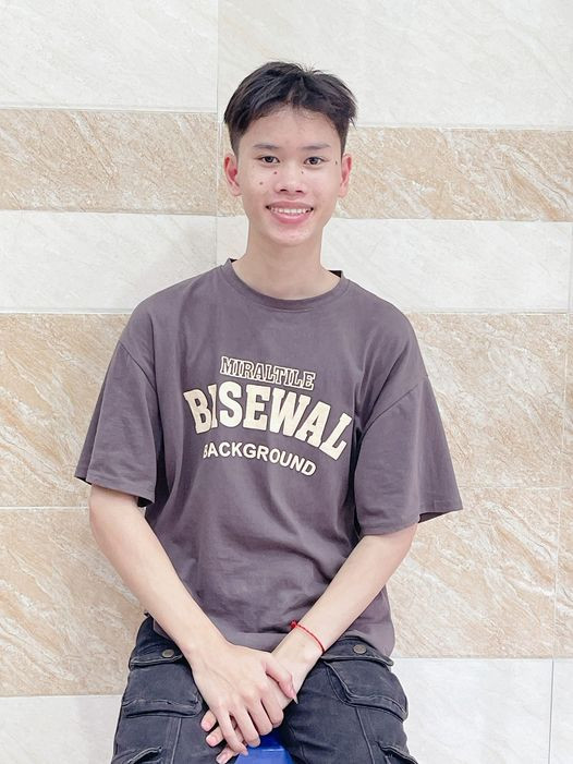 Em Quốc Anh người Nghệ An nhận bán hàng , phục vụ , phụ quán