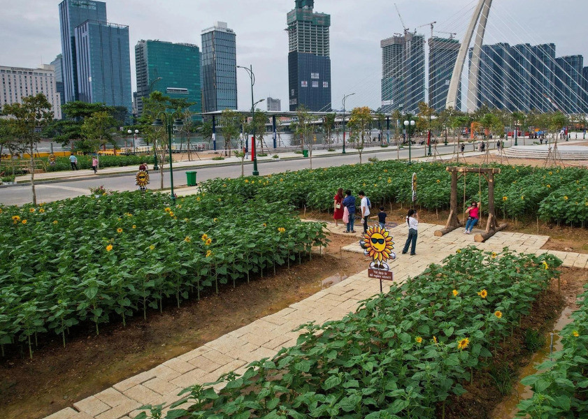 Tuyển chị giúp việc nhà ở quận 2, gần Công viên bờ sông Sài Gòn(bao ăn ở lại).Lương 10 triệu