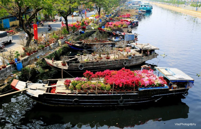 Gia đình em cần chị bảo mẫu , lương 12 triệu ( bao ăn ở) nhà em ở gần bến bình đông,  quận 8.
