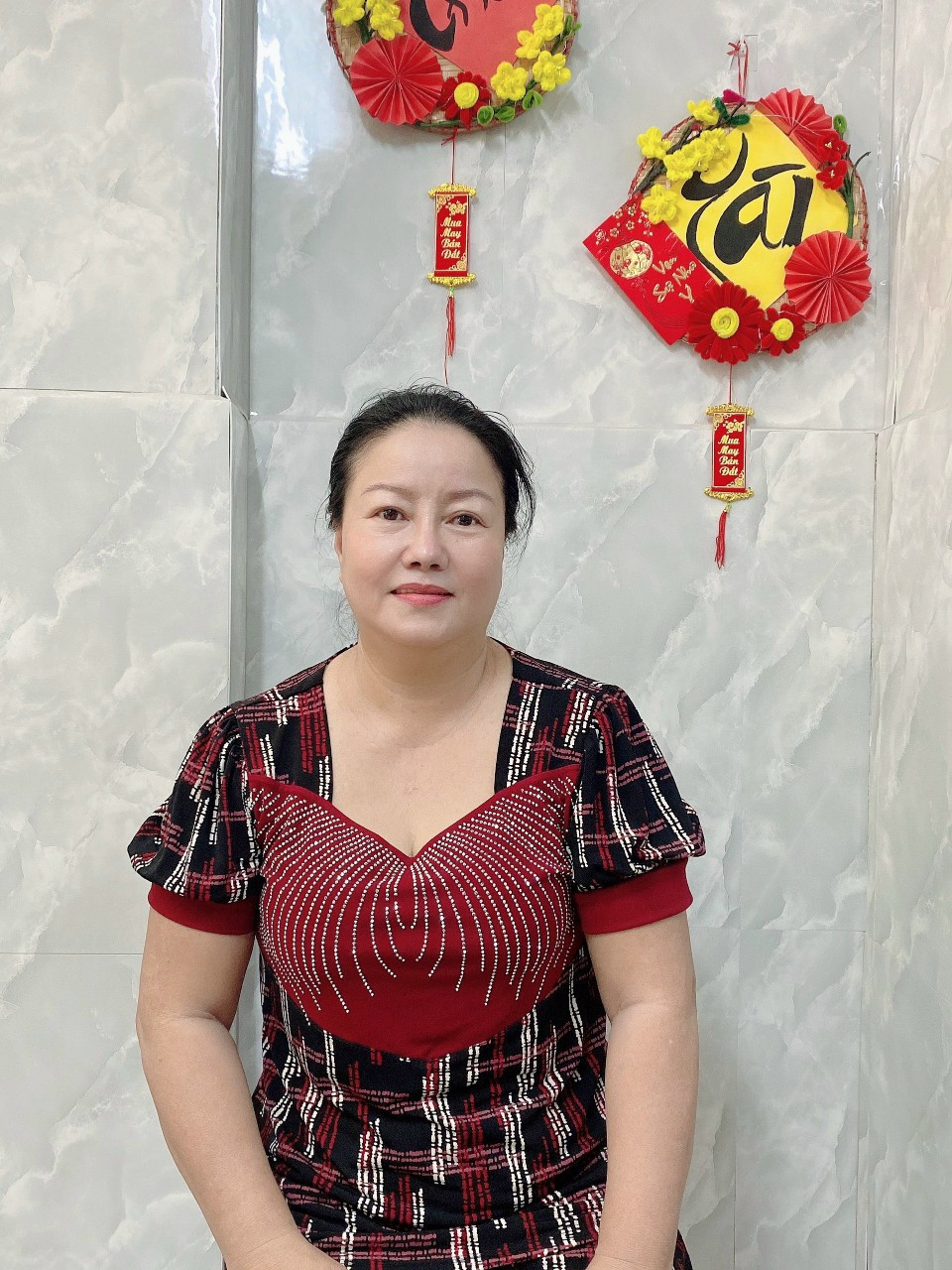 Em đang tìm việc cho cô hàng xóm của em ạ