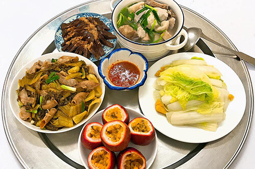 Nhà em ở Diên Hồng quận bình thạnh, cần chị giúp việc nhà lương 11 triệu ( bao ăn ở).