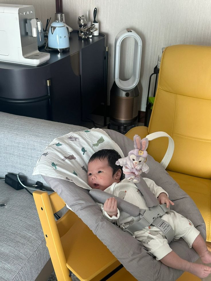 Em cần chị bảo mẫu chăm em 4 tháng, cần chị thương em bé, có kinh nghiệm. Lương 10 triệu.