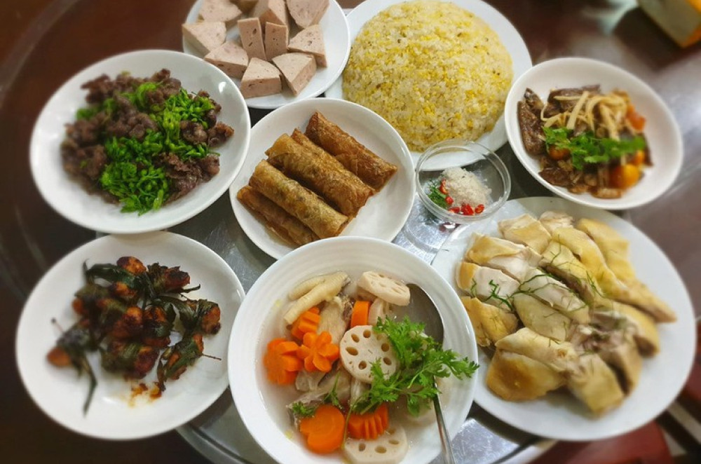 Thường Ngày Vợ Chồng Đi Làm Ở Công Ty Cần Chị Giúp Việc Ở Nhà