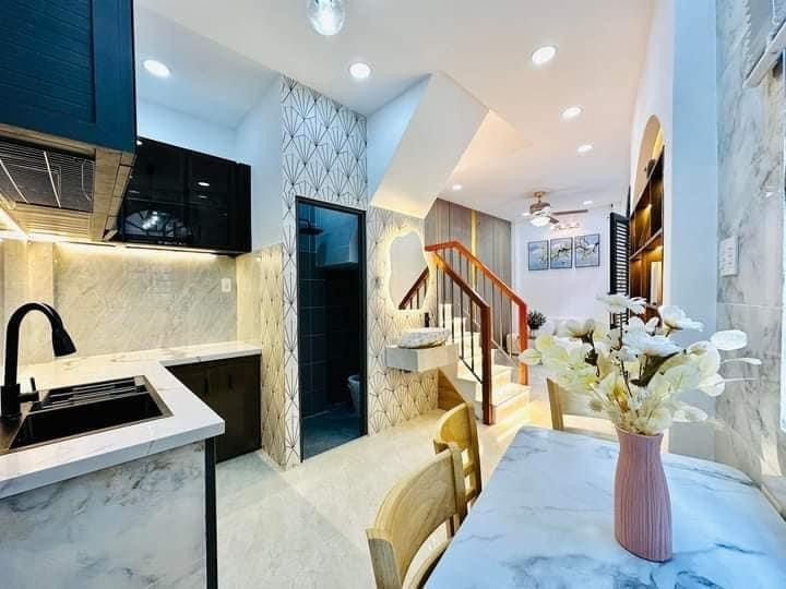 NGAY CÔNG VIÊN HOÀNG VĂN THỤ -TÂN BÌNH,CẦN GẤP 1 CÔ VỀ GIÚP VIÊC NHÀ.