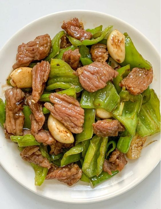 Cần tuyển chị về phụ việc nhà, nhà 2 người ở quận 3, công việc đơn giản, vợ chồng đi làm cả ngày.