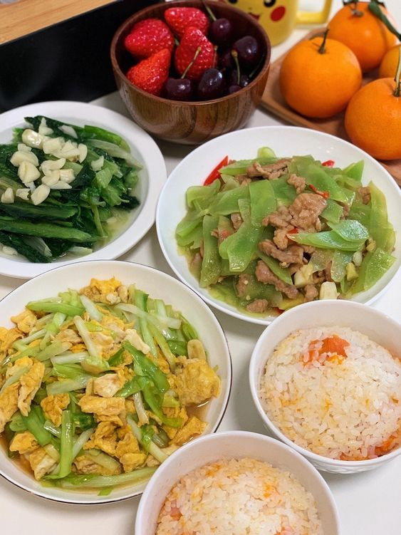 Tuyển chị giúp việc cho nhà 2 người (2 mẹ con), Làm ở gần ngã tư Hàng Xanh, Bình Thạnh.