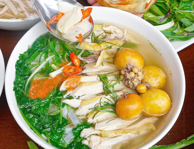 Quán em tìm Nữ phụ quán phở gà ở quận 5 gần siêu thị Crescent Mall .