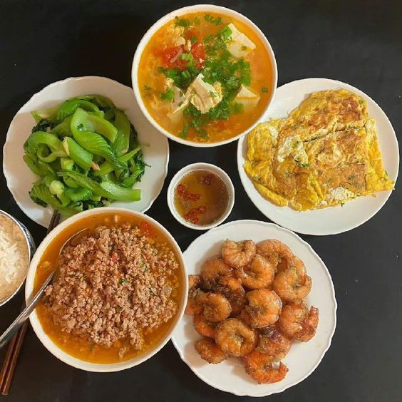 Gần nhà Bến Xe Miền Đông Cũ (Bình Thạnh), tuyển chị giúp việc bao ăn ở lại.