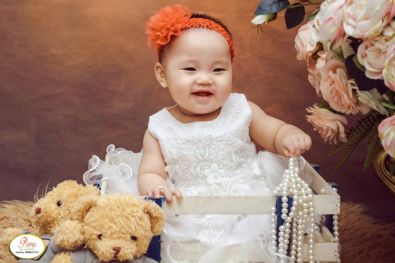 Nhà mình 2 vợ chồng đi làm nên cần tuyển chị chăm bé 2 tuổi (Ở LẠI