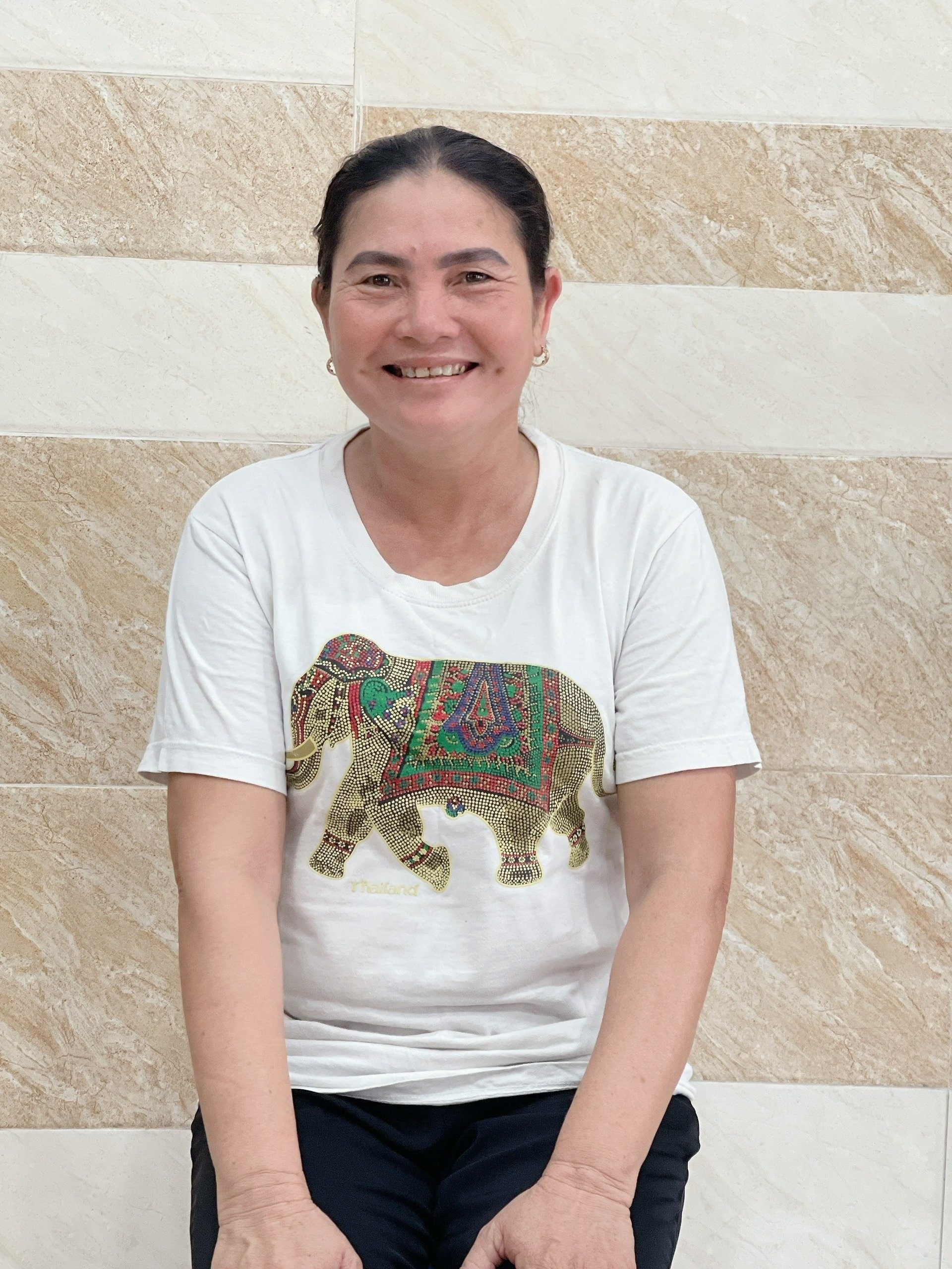 Cô giúp việc miền Trung chịu thương chịu khó không ngại việc.