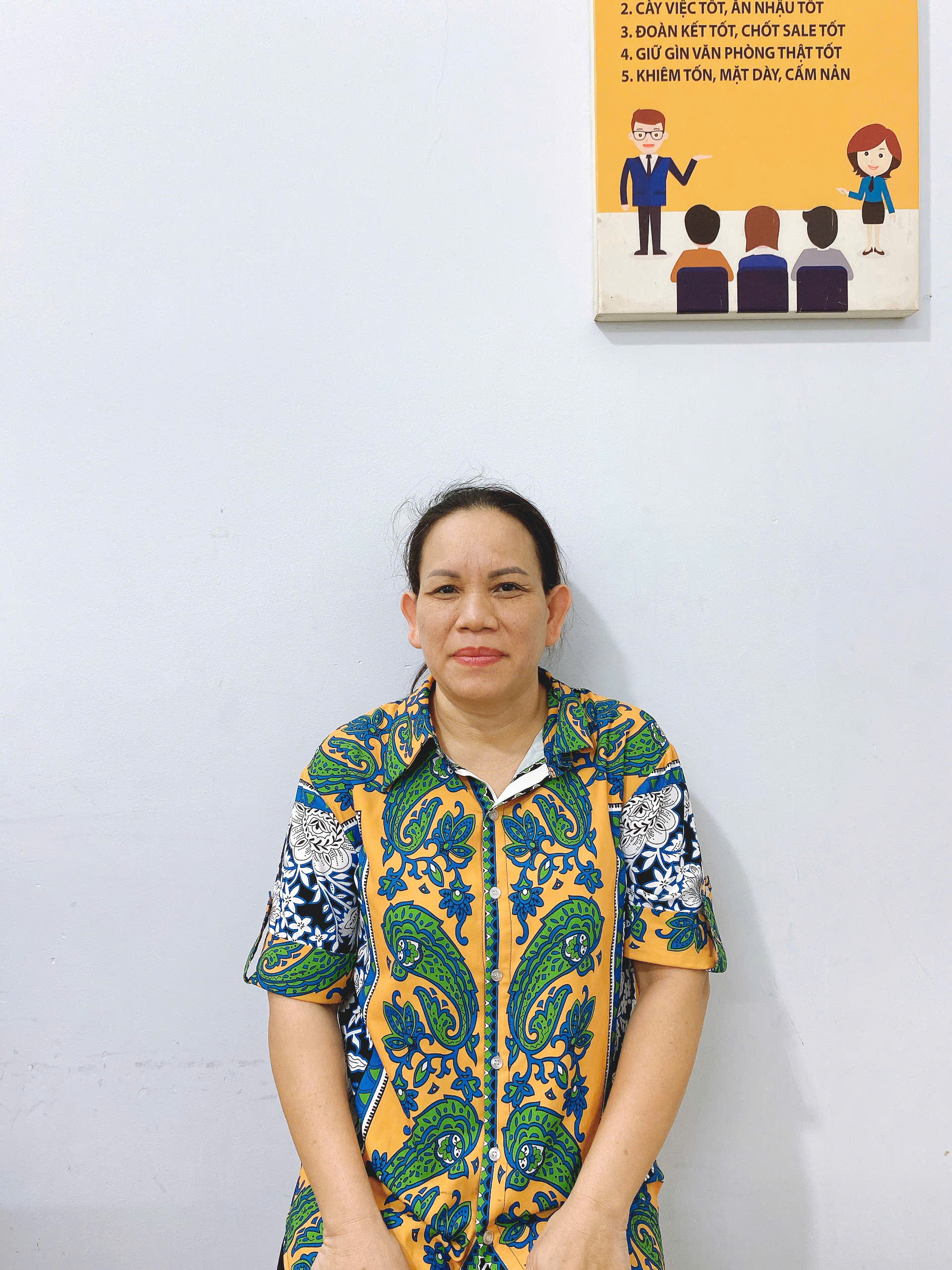 Cô Hưng (1979) Cần Tìm Việc Làm