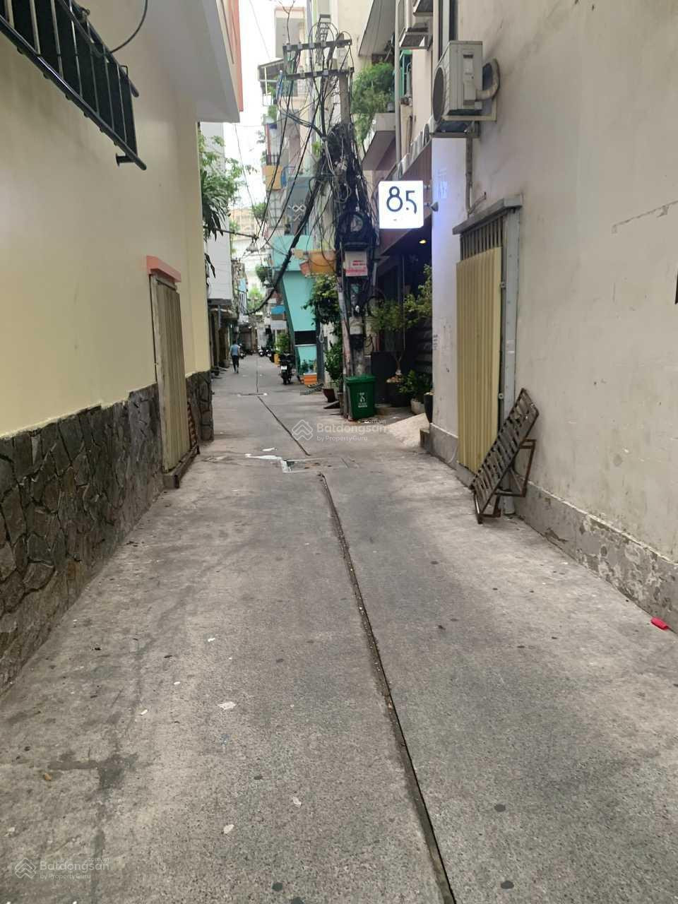 ( Nhà Ở Q1 ) Em cần tìm gấp 1 cô giúp việc cho gia đình em, làm ăn ở lại, lương 10 triệu