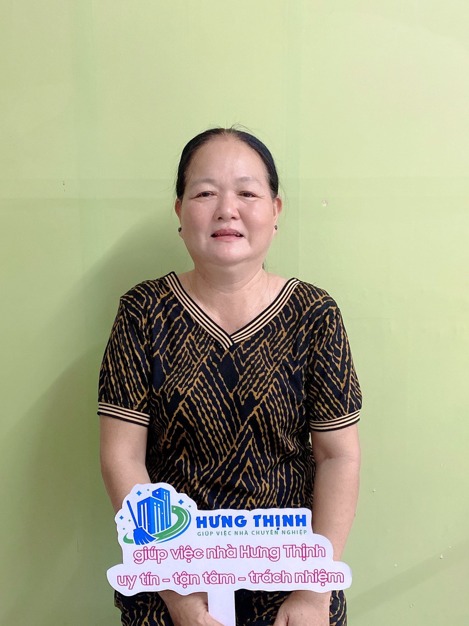 Nay em giới thiệu cho anh chị 1 cô chuyên về Chăm Ông Bà, Ông Bà nằm 1 chổ cô cũng tự tin chăm tốt