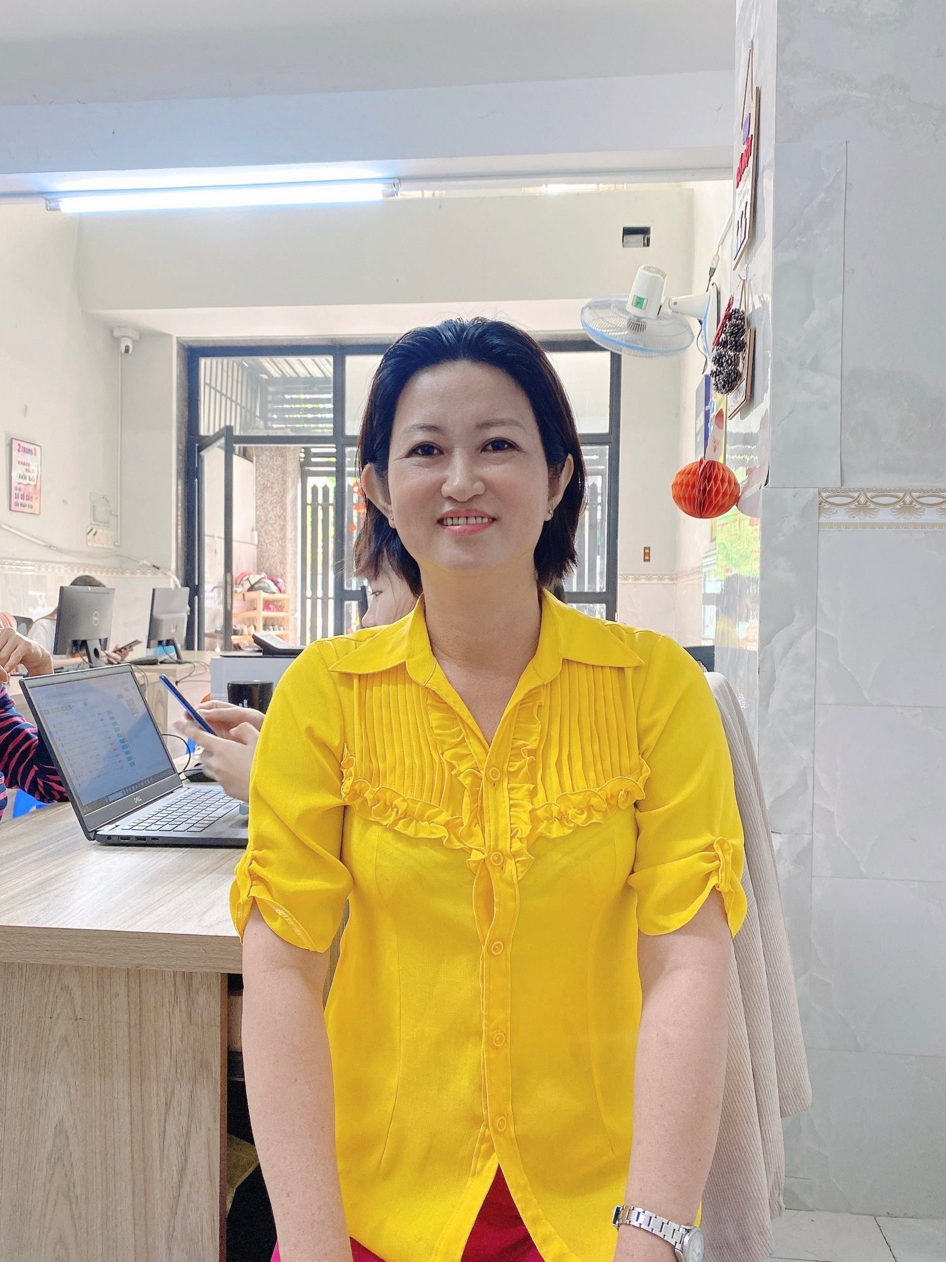 Em đang tìm việc cho chị gái em ạ , cực kì chịu khó và làm có tâm lắm ạ