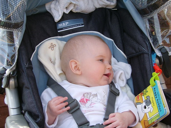 VỢ CHỒNG CẦN CHỊ VỀ CHĂM BÉ 3 THÁNG TUỔI