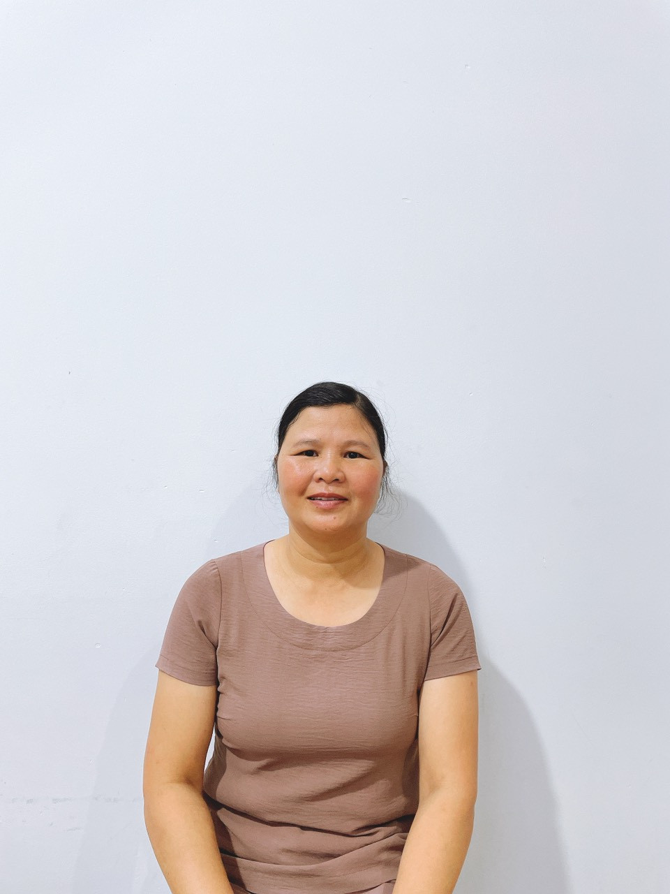 Chị Cao Thị Hảo – Sinh năm 1976 - quê Thái Bình nhỏ nhẹ, dễ mến