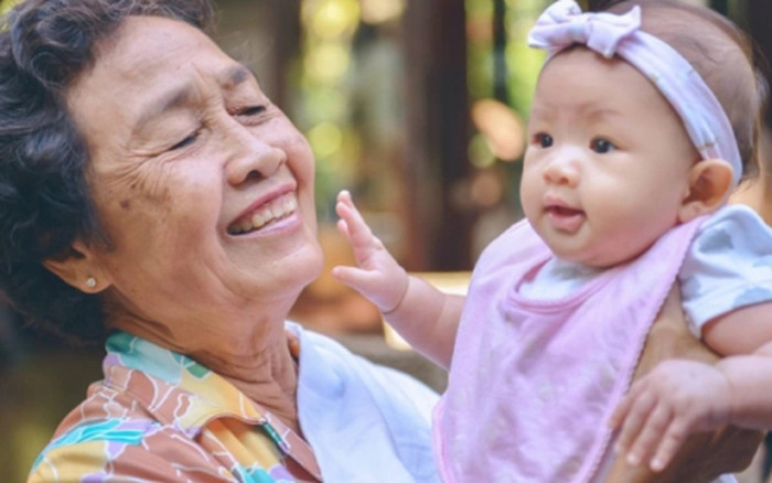 Vợ Chồng Hiện nay Muốn Tìm Chị Chăm Sóc Bà Nội Bị Tai Biến