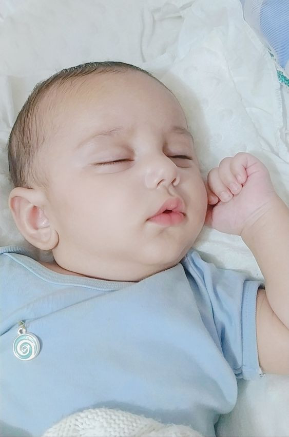 Em tuyển chị chăm em bé 6 tháng bao ăn ở tại Sala Quận 2. Lương 10 triệu.