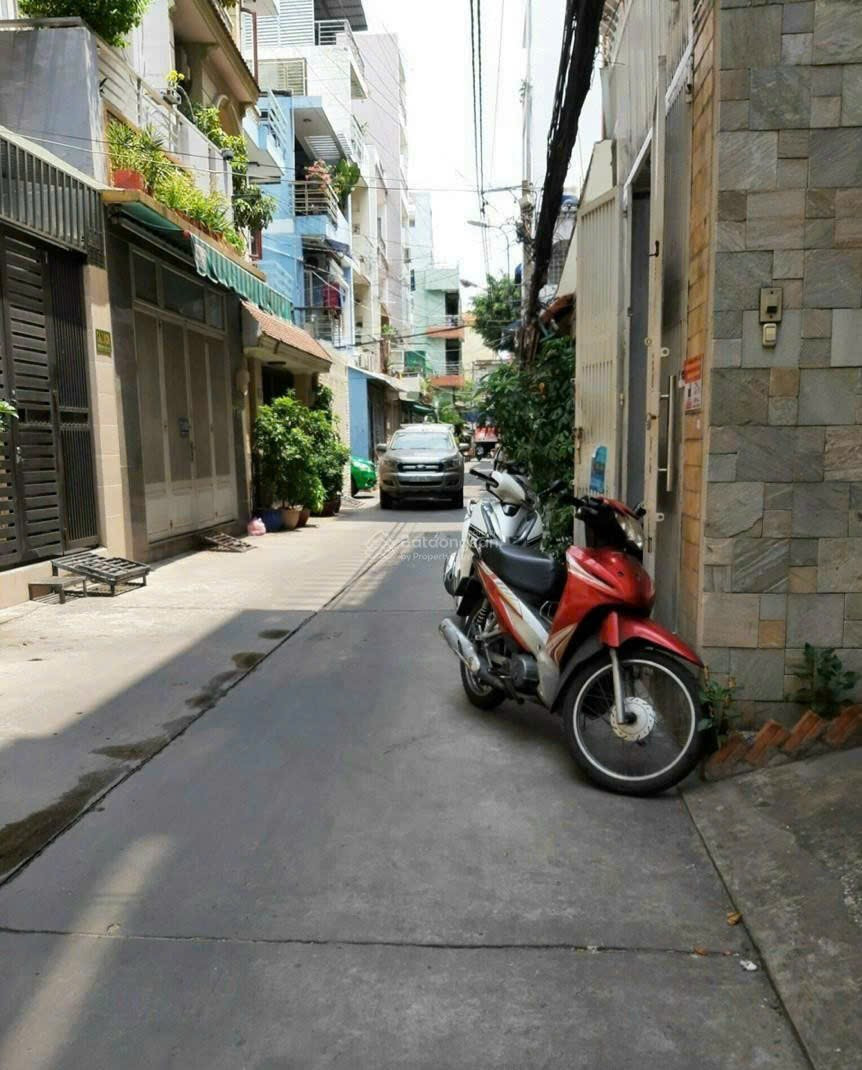 Em cần tuyển gấp 1 chị giúp việc gia đình,, làm ăn ở lại quận 10