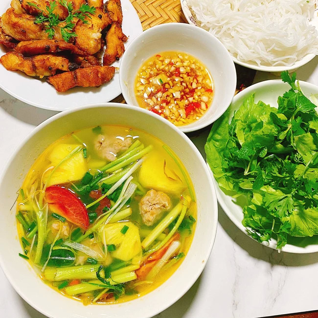 Nhà em ở đường Hoàng Diệu 2 -Thủ Đức  cần chị giúp việc nhà ( ăn ở lại ) Lương 10tr