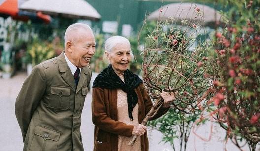 TÌM CHỊ CHĂM BÀ - LƯƠNG 10TR - Q. TÂN PHÚ