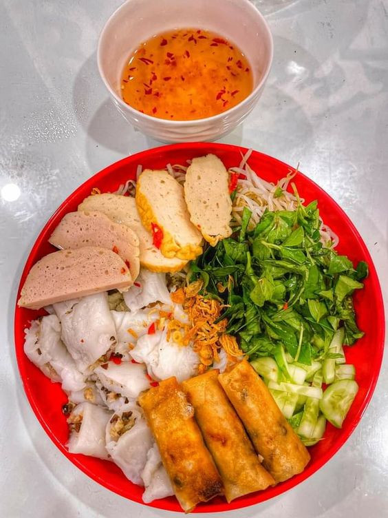 Tìm chị về làm nội trợ lo cơm nước cho gd có 4 người lớn ở đường Khánh Hội Quận 4