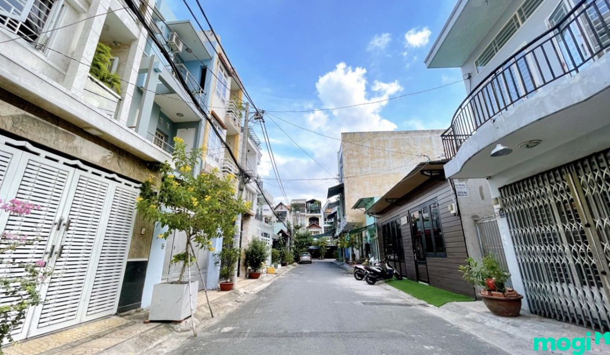 Em Cần Chị bảo mẫu , nhà em gần thảo cầm viên quận 1, Lương 12 triệu, bao ăn ở.