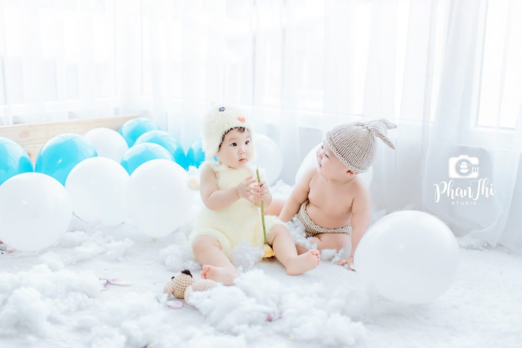 Tìm cô chăm bé Gấp