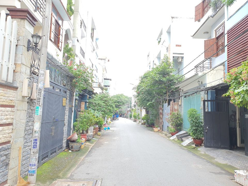 2 Vợ chồng em cần 1 chị giúp việc nhà , lương 10 tr bao ăn ở