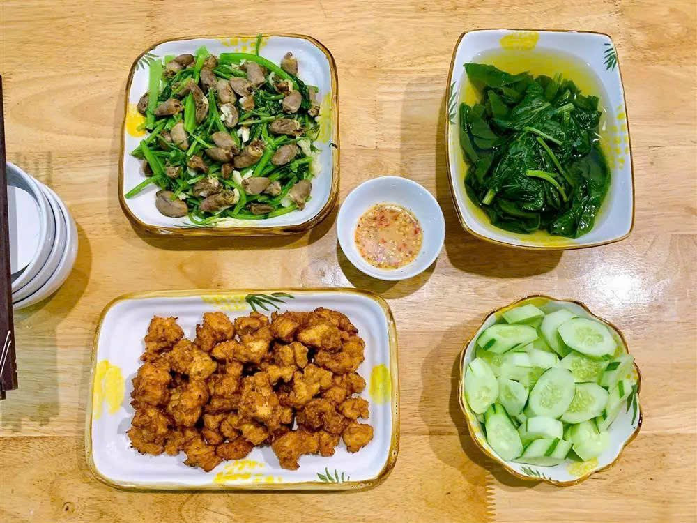 Gia Đình Em Cần Tìm Chị Giúp Việc Nhà Bao Ăn Ở 10TR Ở Q9 Em cần chị nào dưới 52 tuổi, vui vẻ.