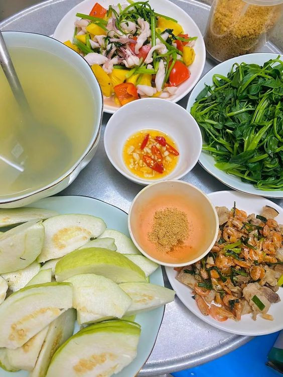 Tìm Chị Giúp Việc Làm Ở Gần Bến Xe Miền Đông Cũ, Nhà 3 Người Lớn, Bao Ăn Ở.