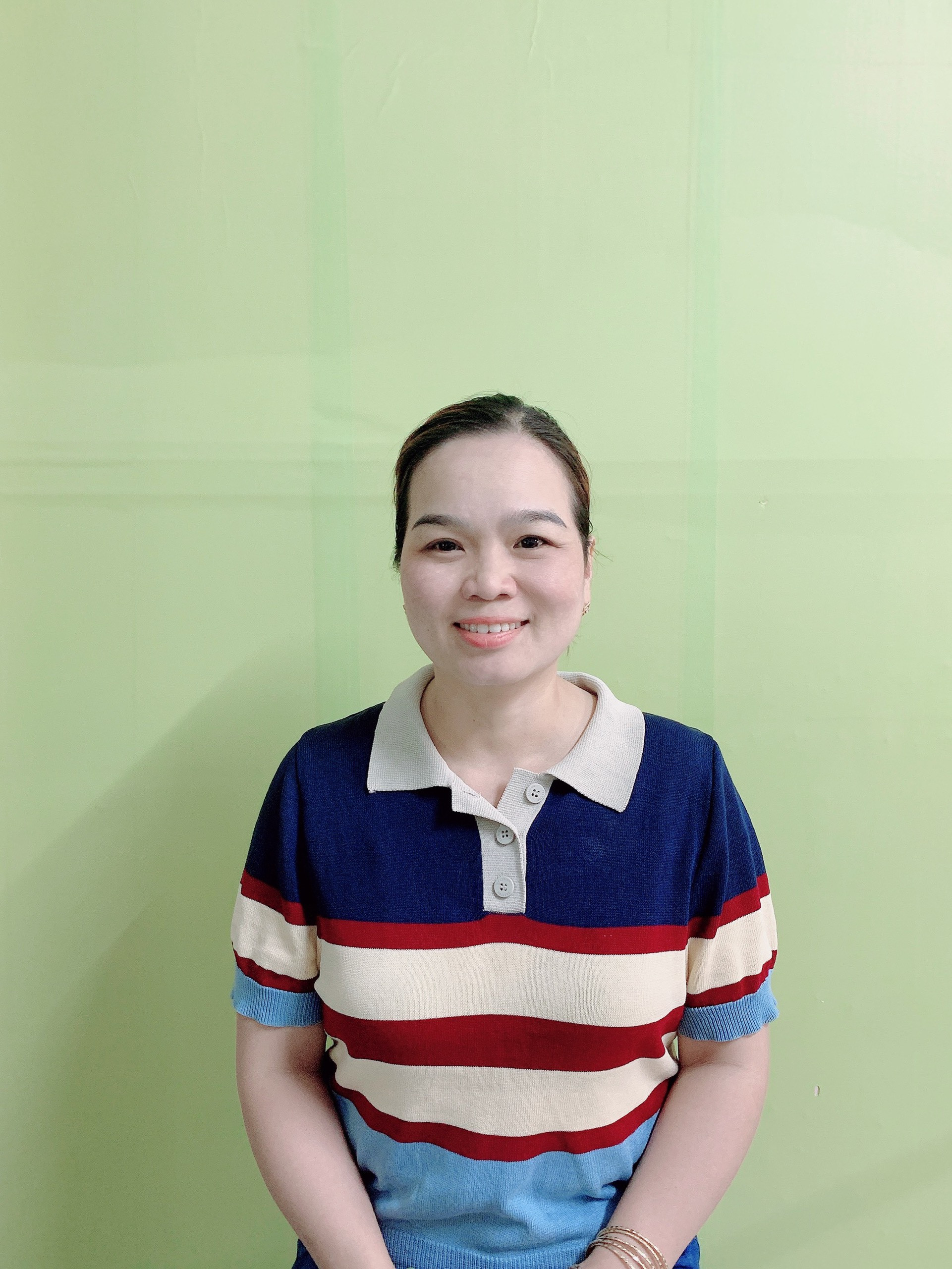 Chị Nhung ở Quê Mới Vào SG, Nhờ Em Tìm Việc Làm Dùm Chị Ấy Ạ.