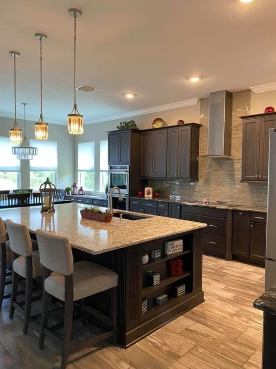 CẦN GẤP CHỊ  GIÚP VIỆC, NẤU ĂN NGON LƯƠNG 10  TRIỆU Ở NHÀ BÁC SĨ QUẬN 10.