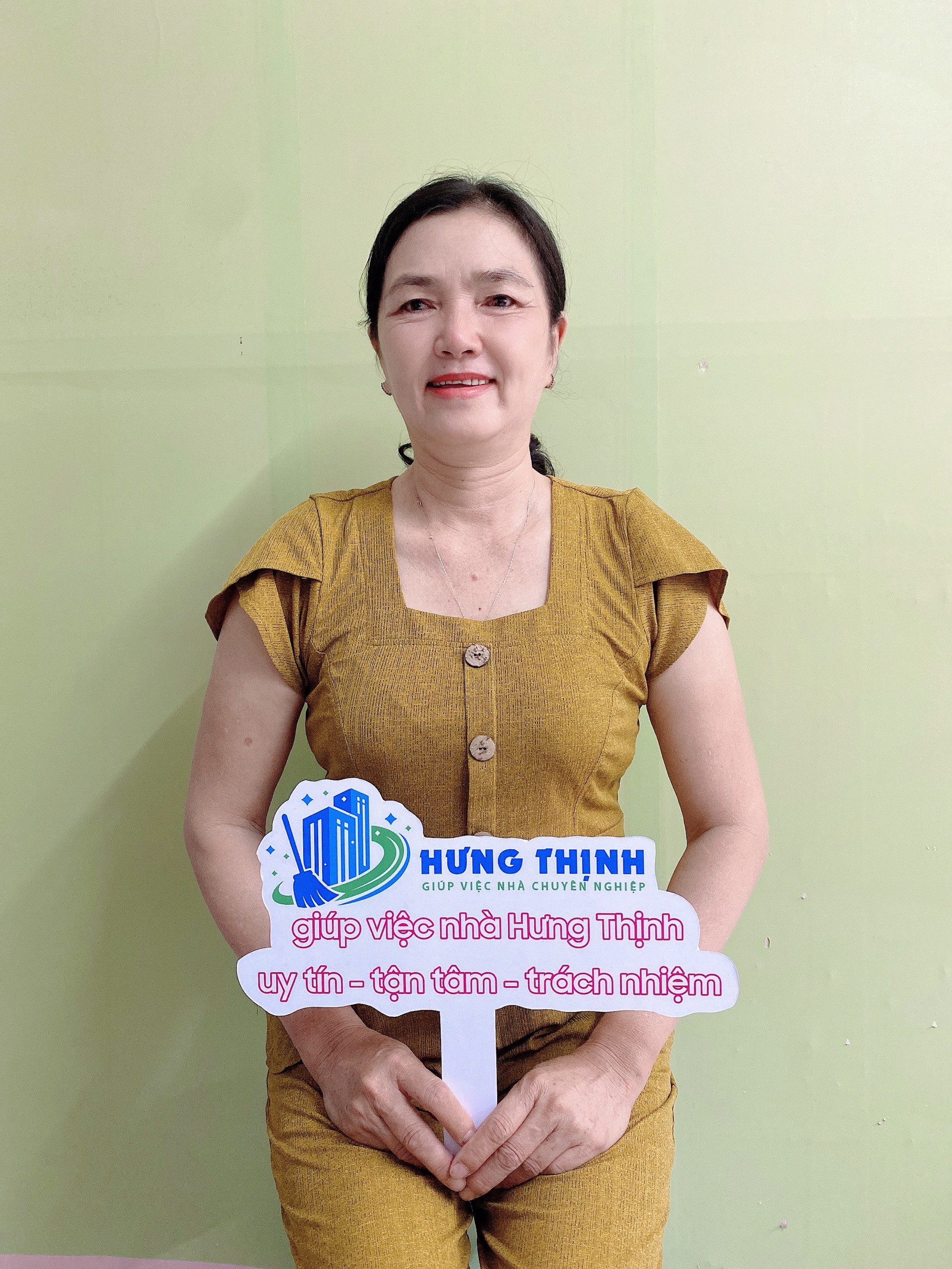 Cô của bạn em ở quê mới vào Sg tìm việc làm ạ, cô nấu ăn rất rất ngon, biết nấu rất nhiều món