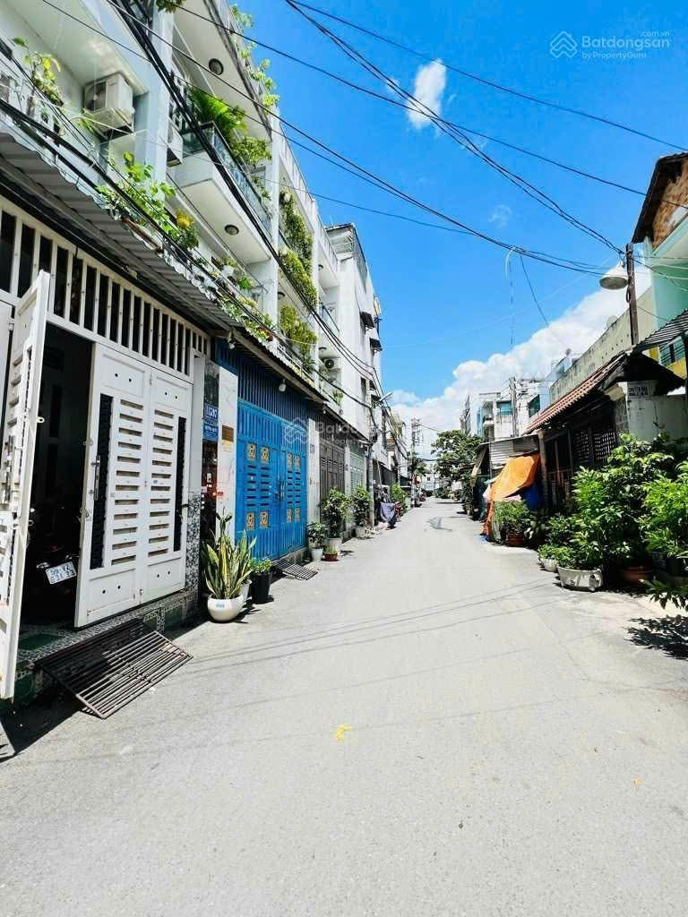 nhà em ở Gò Vấp, đang cần tuyển gấp 1 chị chuyên giúp việc gia đình