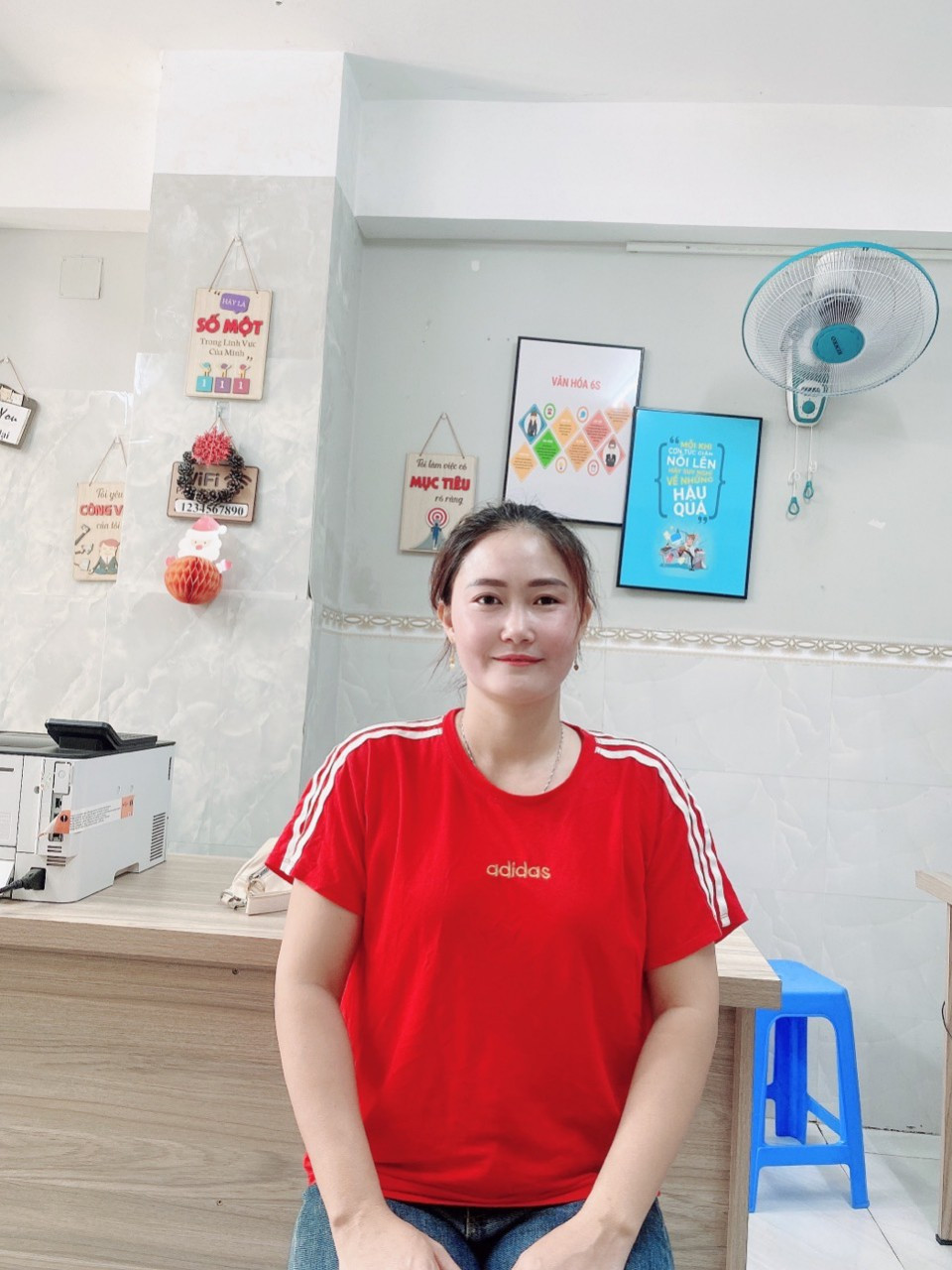 Em Tìm Việc Làm Dùm Cho Chị Hồng - SN 1989 - Người Miền Trung Ạ.!