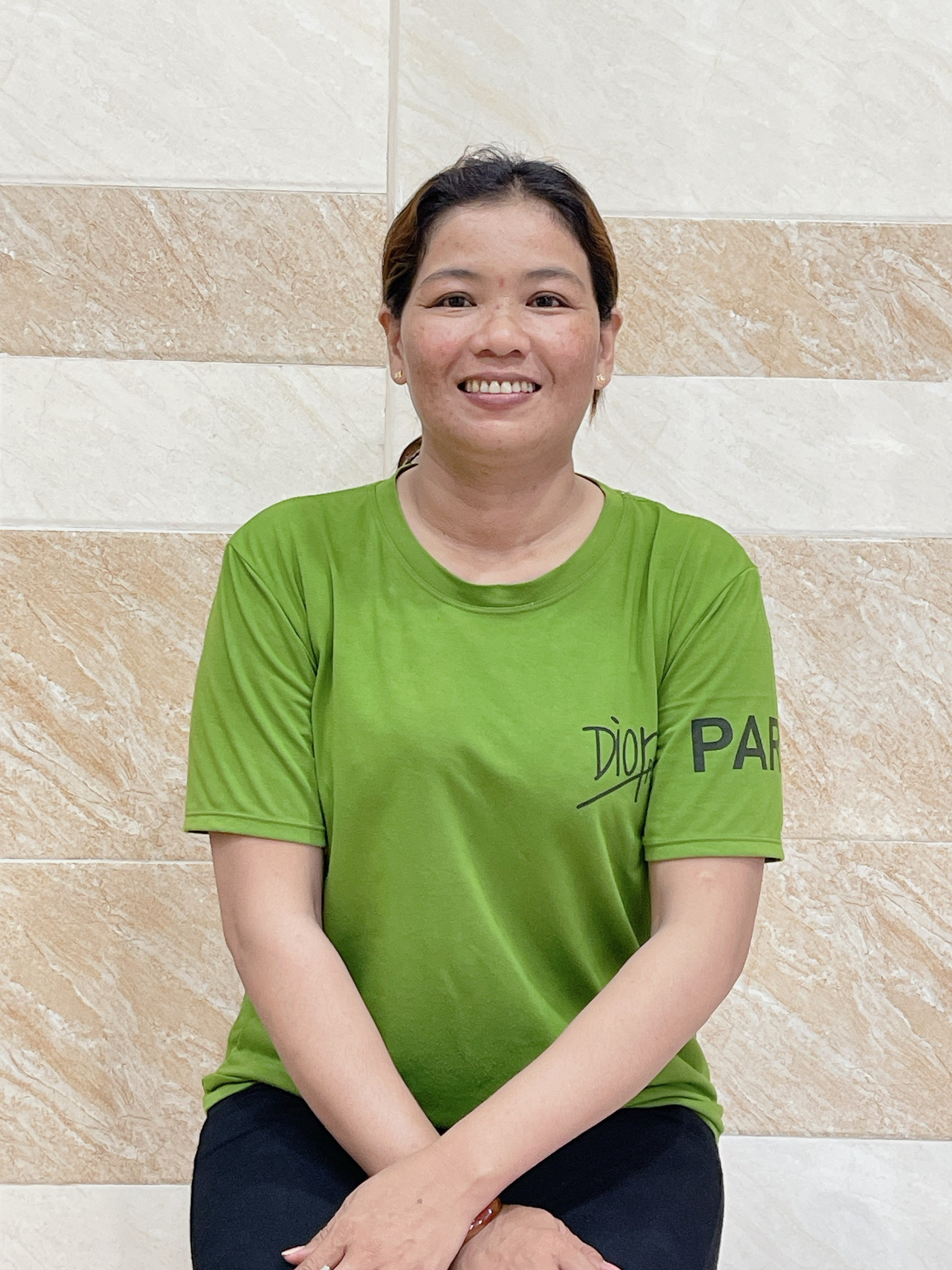 Chị Lâm Thị Rom, sinh năm 1978, quê Trà Vinh nhận việc giúp việc nhà , chăm bé , phụ bán hàng