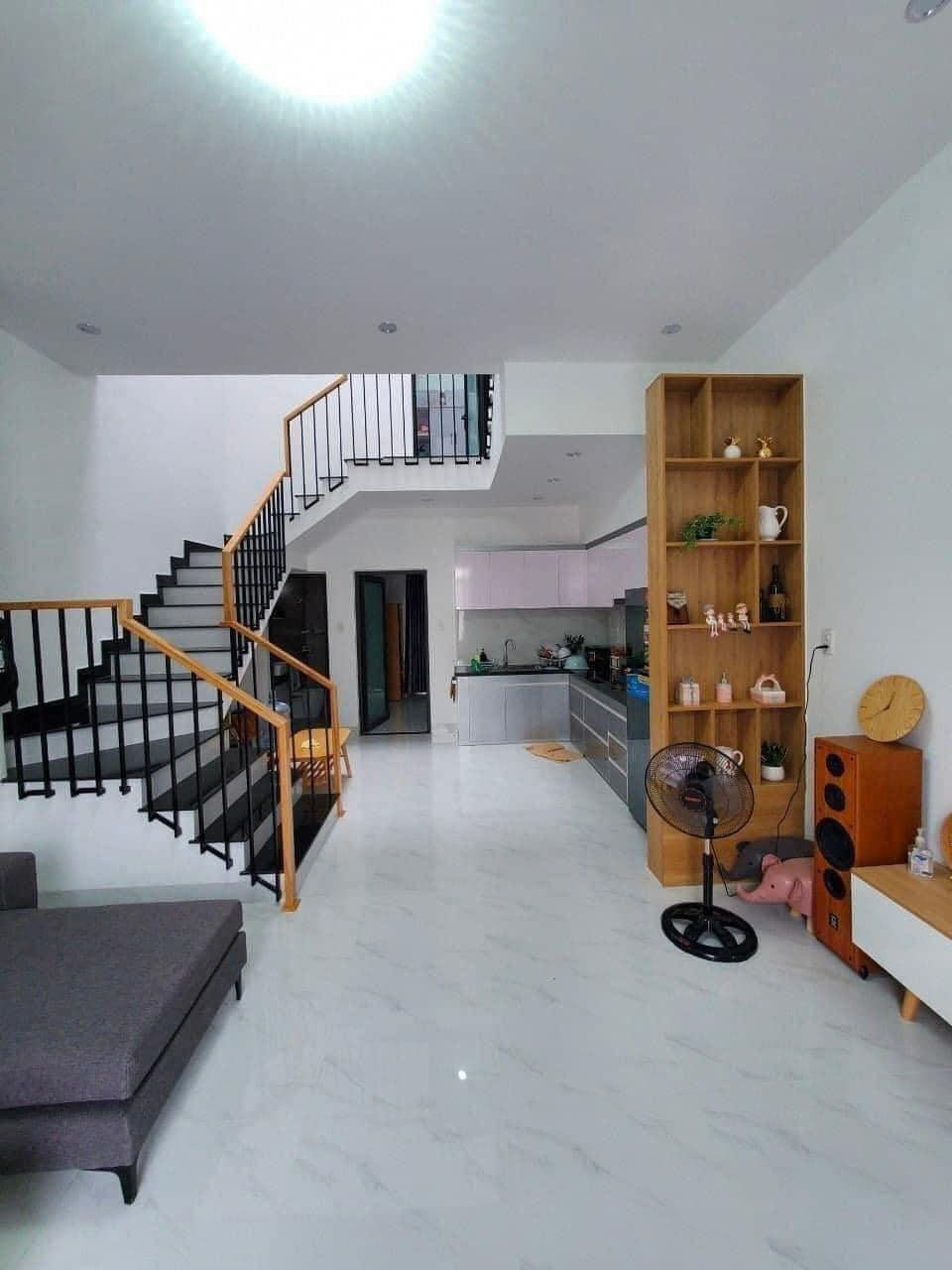 Em cần một cô về làm việc nhà cho gd 4 người lớn ở gần bưu điện sài gòn quận 1