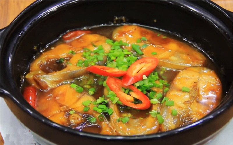 Nhà em ở quận 3, tìm cô giúp việc nhà.( bao ăn ở lại ).